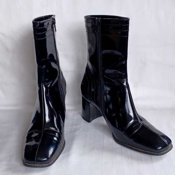 Aquatherm by Santana "Suzanne" Patent Bootie- Sz. 7.5 - Picture 12 of 12